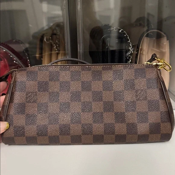 Louis Vuitton Eva Clutch- Damier Ebene Crossbody - Picture 3 of 13